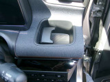 運転席ドリンクホルダーも使い易い位置にあり便利です。