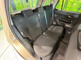 後部座席も気になるようなキズ・汚れやへたり等、大きなダメージはなく、良好な状態です。
