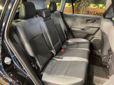 後部座席も気になるようなキズ・汚れやへたり等、大きなダメージはなく、良好な状態です。