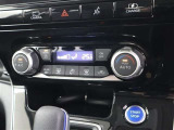 ☆オートエアコンです♪一度お好みの温度に設定すれば、車内の温度を検知し風量や温度を自動で調整してくれる優れもの!暑い&hellip;寒い&hellip;と何度もスイッチ操作をする必要はありませんね♪