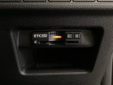 ハンドルの右下にETC2.0がついています。高速道路の料金所の通過も楽々です。 カードの取り出しもしやすい場所についています。
