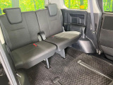 3列目シートはもちろん状態良好☆大人でもゆったりと座って頂けますので、大人数でのお出かけもラクラクです♪ご家族で、気の知れた仲間で、ドライブに行くのが楽しみですね♪