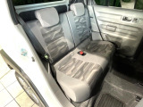 後部座席も気になるようなキズ・汚れやへたり等、大きなダメージはなく、良好な状態です。