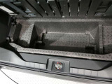 荷室アンダートレイ下収納スペース