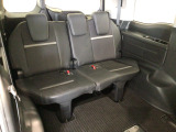 【3列目シート】3列目シートもゆったりとお座りいただける広さがあります!床下格納式ですので、お使いにならない時は荷室として活躍します!