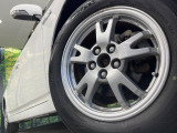 【純正15インチアルミホイール】外観にマッチした純正アルミホイールを装着しております。各種社外アルミホイールや、スタッドレスタイヤも取扱いしております。是非ご相談ください♪