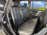 後部座席も気になるようなキズ・汚れやへたり等、大きなダメージはなく、良好な状態です。