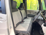 運転席シート廻りは使用感も少なく、良好な状態となっています。前オーナー様が丁寧に使っていたことがよくわかりますね。