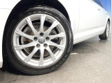 ●純正17インチアルミホイール:輸入車ならではの卓越した走りを支えるホイールと足回りです!日本車の走りに慣れている方にもぜひ体感して頂きたいほど、高いレベルでまとまっています!