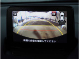 【バックカメラ】駐車が苦手な方でも安心してお乗りいただけます。リバース連動で画面が切り替わるのでとっても便利です。今や後方確認の必須アイテムですよね。