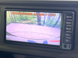 【バックカメラ】駐車時に後方がリアルタイム映像で確認できます。大型商業施設や立体駐車場での駐車時や、夜間のバック時に大活躍!運転スキルに関わらず、今や必須となった装備のひとつです!