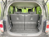 普段のお買い物や通勤、送迎等に十分な荷室スペースを確保しております。セカンドシートを倒すと、大きな荷物の積載も可能です♪