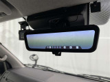 デジタルインナーミラー付き。後方視野角が広く、後席に同乗者がいても後方を確認しやすく安心です。