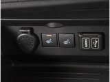 運転席と助手席にはシートヒーターが付いております。