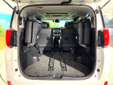 後席を格納すると、これだけの広さが!シーンに合わせたシートアレンジで、大きな荷物も積むことが出来ます♪