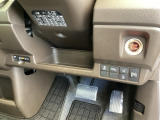 左側に高速で便利なETCがあり、横滑りを防ぐVSAなどのスイッチは、運転席の右側、手の届きやすい位置にあります。