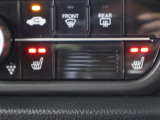 シートヒーター装備付き車!!座席に埋め込まれた電熱線によりシートを暖めることが出来る装備で、温められたシートは、寒い冬には最適です!!