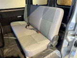 広々とした後部座席です♪気になるキズや汚れなどなく良好な状態です。