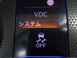 【横滑り防止】ハンドル操作や滑りやすい路面を走行中、横滑りを感知すると自動的に車両の進行を保つよう制御!