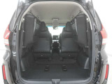 3列目シートを跳ね上げれば広々ラゲッジスペースになります!!