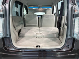 リアシートを倒すと、ラゲッジスペースを広くお使いいただけます!