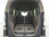 2列目シートを倒すことで、大変広いラゲッジスペースとなります。大きな荷物を積んだりと様々な用途にご利用いただけます。