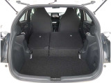 【トランクルーム】荷室の広さも十分です!シートアレンジでシートを畳めば長い荷物だって積めますね。シートアレンジの操作方法など、お気軽にご相談下さい。