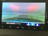【バックカメラ】運転が苦手な方も車庫入れラクラクです!ギアをリバースに入れれば自動的に切り換わりますので、面倒な操作は不要です♪狭い駐車場もお車を傷つけず安心ですね!