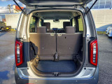 後席を倒すと荷室が更に広くなります!