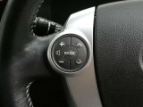 ステアリングスイッチ付き。前方から目を離すことなく操作することが可能です。