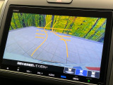 【バックカメラ】駐車時に後方がリアルタイム映像で確認できます。大型商業施設や立体駐車場での駐車時や、夜間のバック時に大活躍!運転スキルに関わらず、今や必須となった装備のひとつです!