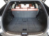 5人乗車時でも十分なスペースのトランクルームです。