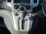 シフトレバーはダッシュタイプです。