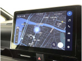 純正ナビを装備。タッチパネル式で使いやすく、お出かけもラクラクです。