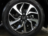 アルミホイール付きで足元もスタイリッシュに。