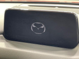 【マツダコネクトナビ】車内の雰囲気にマッチした一体型タイプのナビ。各種車輌設定やBluetooth再生等、様々な機能が楽しめます。直感的なダイヤル操作が可能で、使い勝手も良好です。