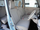 【運転席シート】へたりがちな運転席も大きなへたりがなく、綺麗な状態です。