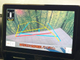 【バックカメラ】駐車時に後方がリアルタイム映像で確認できます。大型商業施設や立体駐車場での駐車時や、夜間のバック時に大活躍!運転スキルに関わらず、今や必須となった装備のひとつです!
