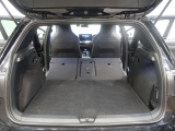 後部座席を収納すれば広い荷室を更に拡大。大きな荷物もお任せください