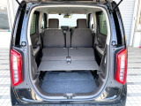 普段のお買い物や通勤、送迎等に十分な荷室スペースを確保しております。セカンドシートを倒すと、大きな荷物の積載も可能です♪