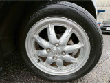 【純正ホイール】外観にマッチした純正アルミホイールを装着しております。