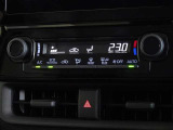 車内を快適に、オートエアコンを装備しています。