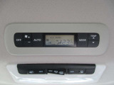 後席用もオートエアコンですので後席も快適です