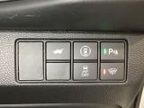 ハンドルの右側にHondaセンシング用のメインスイッチとパワーテールゲートスイッチがついています。パワーテールゲートスイッチは車内からでもテールゲートの開け閉めを電動でできます。