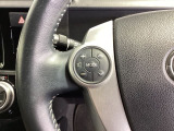 ステアリングにオーディオ操作スイッチが付いています。オーディオ画面に直接タッチしなくても操作が出来ますので、運転に集中できます。