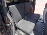 後部座席も気になるようなキズ・汚れやへたり等、大きなダメージはなく、良好な状態です。