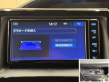 ナビ連動ETC付きです。高速道路料金所での小銭の出し入れや雨天時における窓の開け閉めなどの煩わしさが解消できます。料金所の通過もスムーズで快適ですよ。☆使用履歴表示や音声案内もしてくれます☆