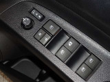 電動格納式ドアミラー・全席対応のパワーウィンドウを装備してます。