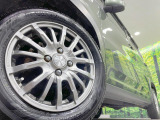 【14インチアルミホイール】外観にマッチしたアルミホイールを装着しております。各種アルミホイールや、スタッドレスタイヤも取扱いしております。是非ご相談ください♪