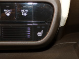 【シートヒーター】シートヒーター装備車です。寒い冬に乗車中とても暖かく快適に移動できます。冷え性の方にピッタリの装備です!